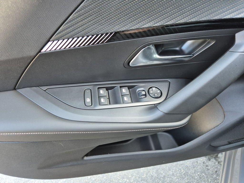 Peugeot 2008 Hybrid 145 Allure KLIMAAUT.+LED+SITZHZG.