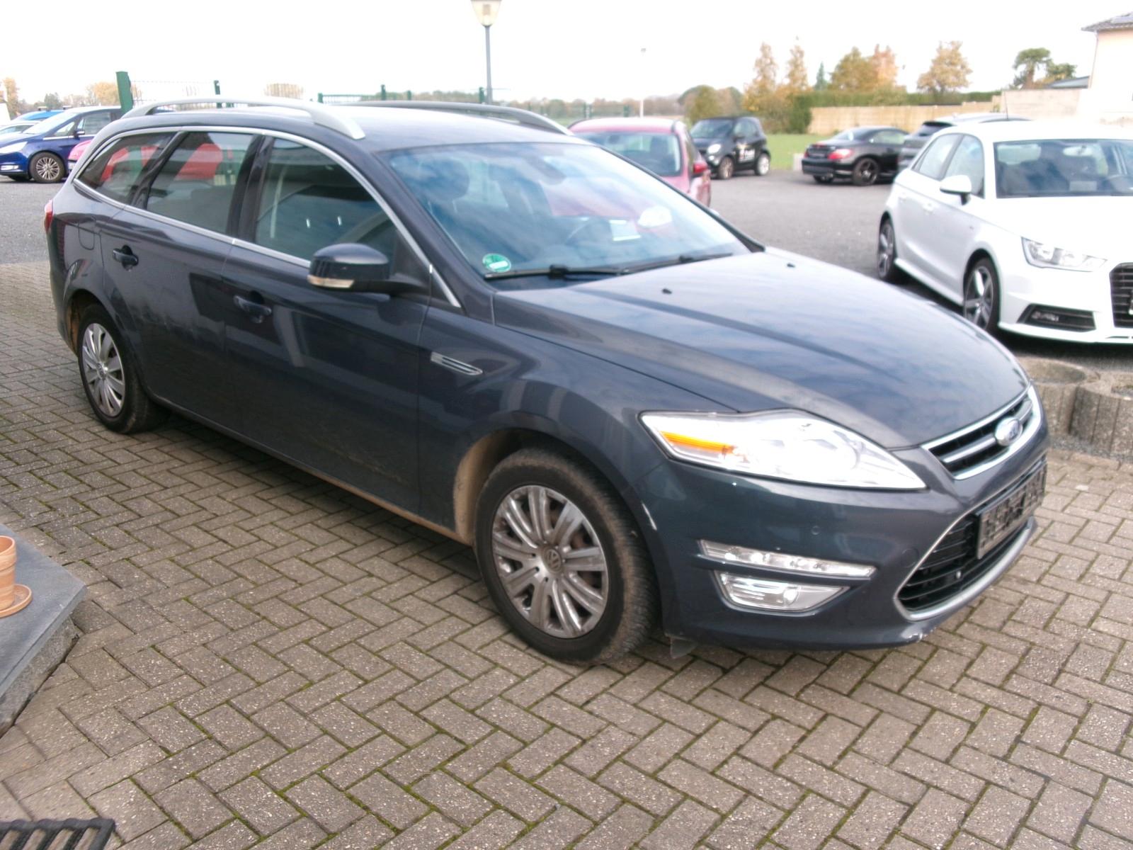 Ford Mondeo 2011 — interior