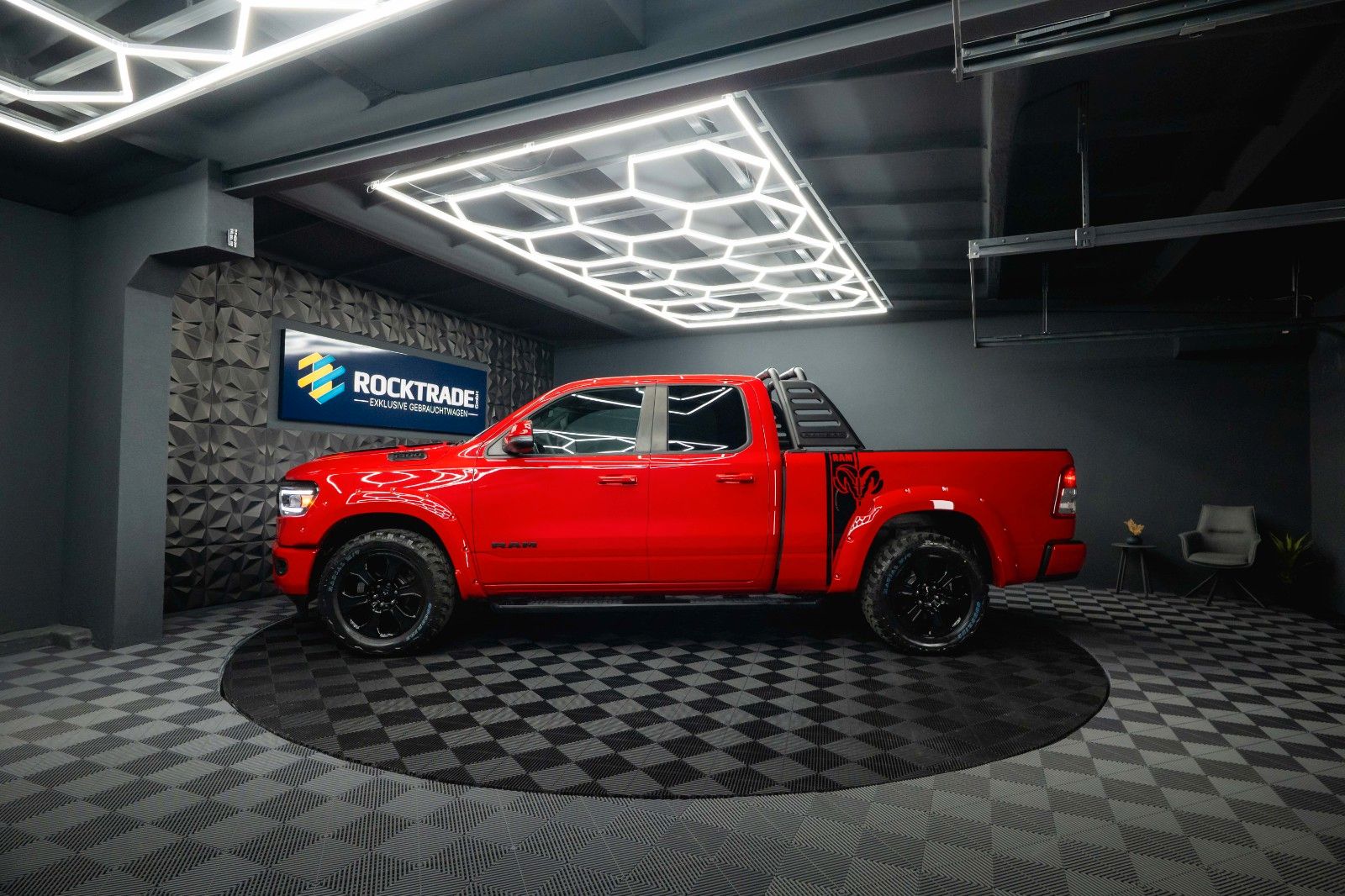 Fahrzeugabbildung Dodge RAM 5.7 V8 HEMI 4x4 OFFROAD Night-Paket *LED*19%