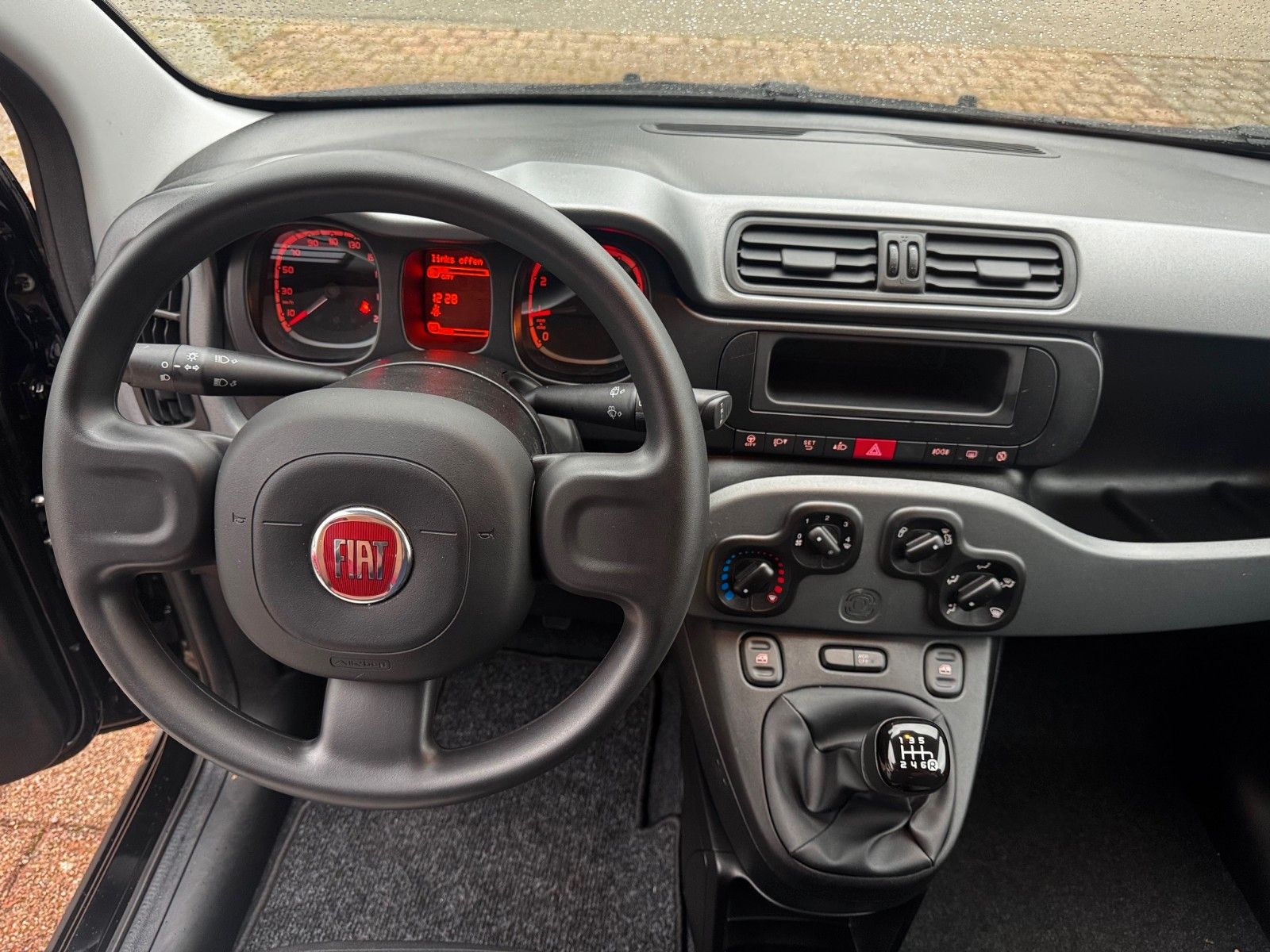 Fahrzeugabbildung Fiat Panda 1.0 GSE Hybrid Cross Klima