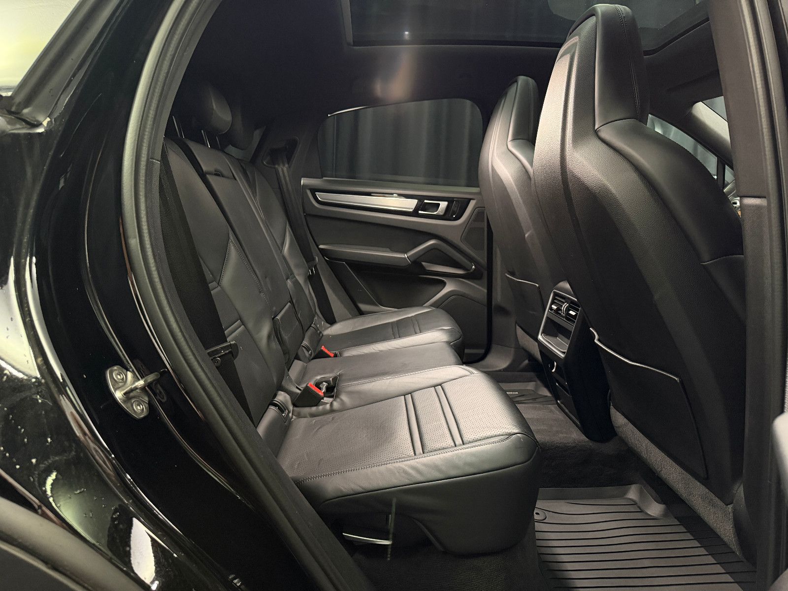 Fahrzeugabbildung Porsche Cayenne Coupe Basis |LED|LUFT|STDHZ