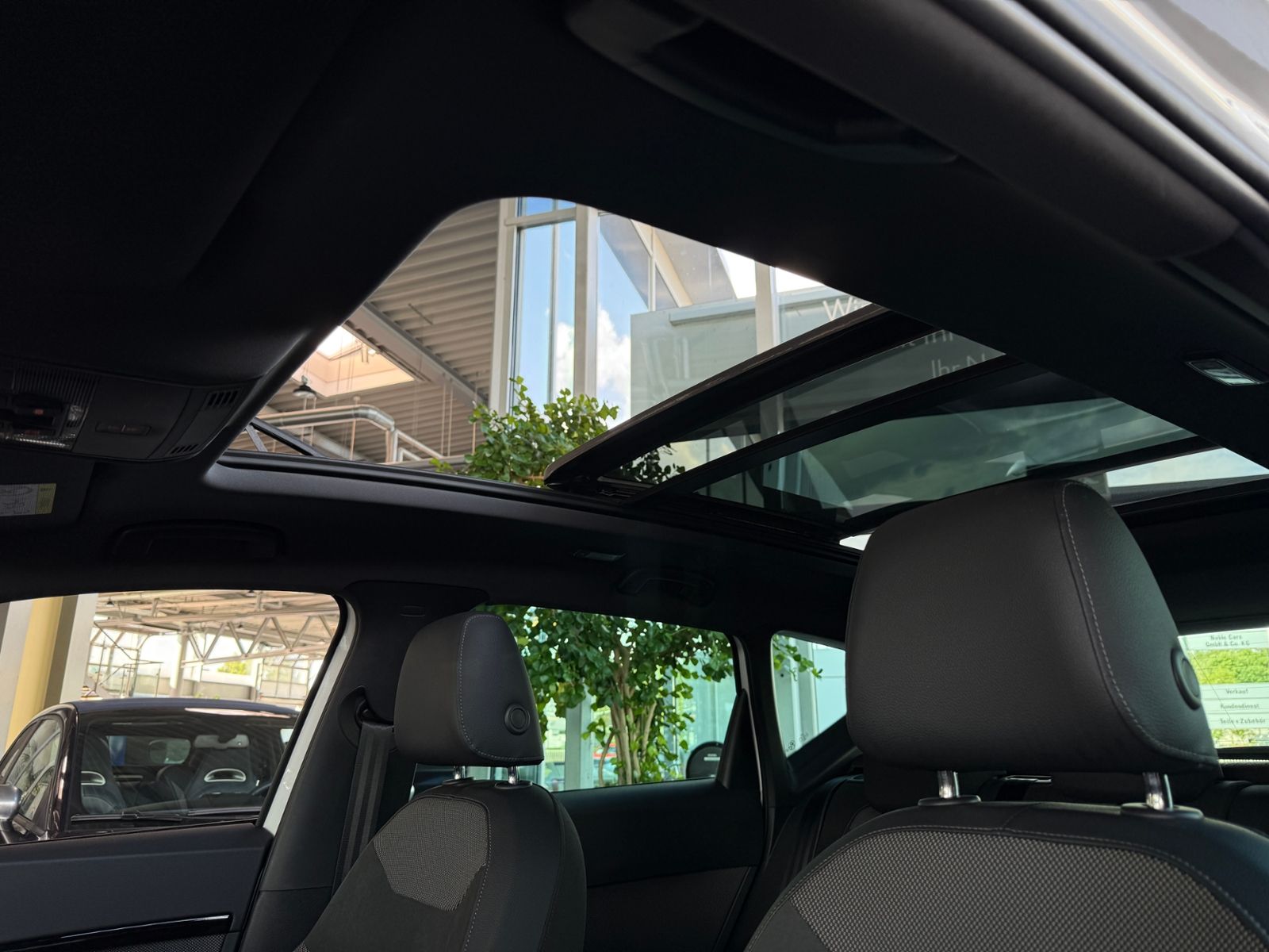 Fahrzeugabbildung SEAT Ateca Xcellence PANO BEATS ACC LED