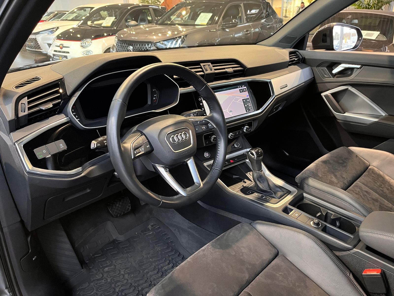 Fahrzeugabbildung Audi Q3 40 TDI QUATTRO VIRTUAL LED NAV PDC 19"