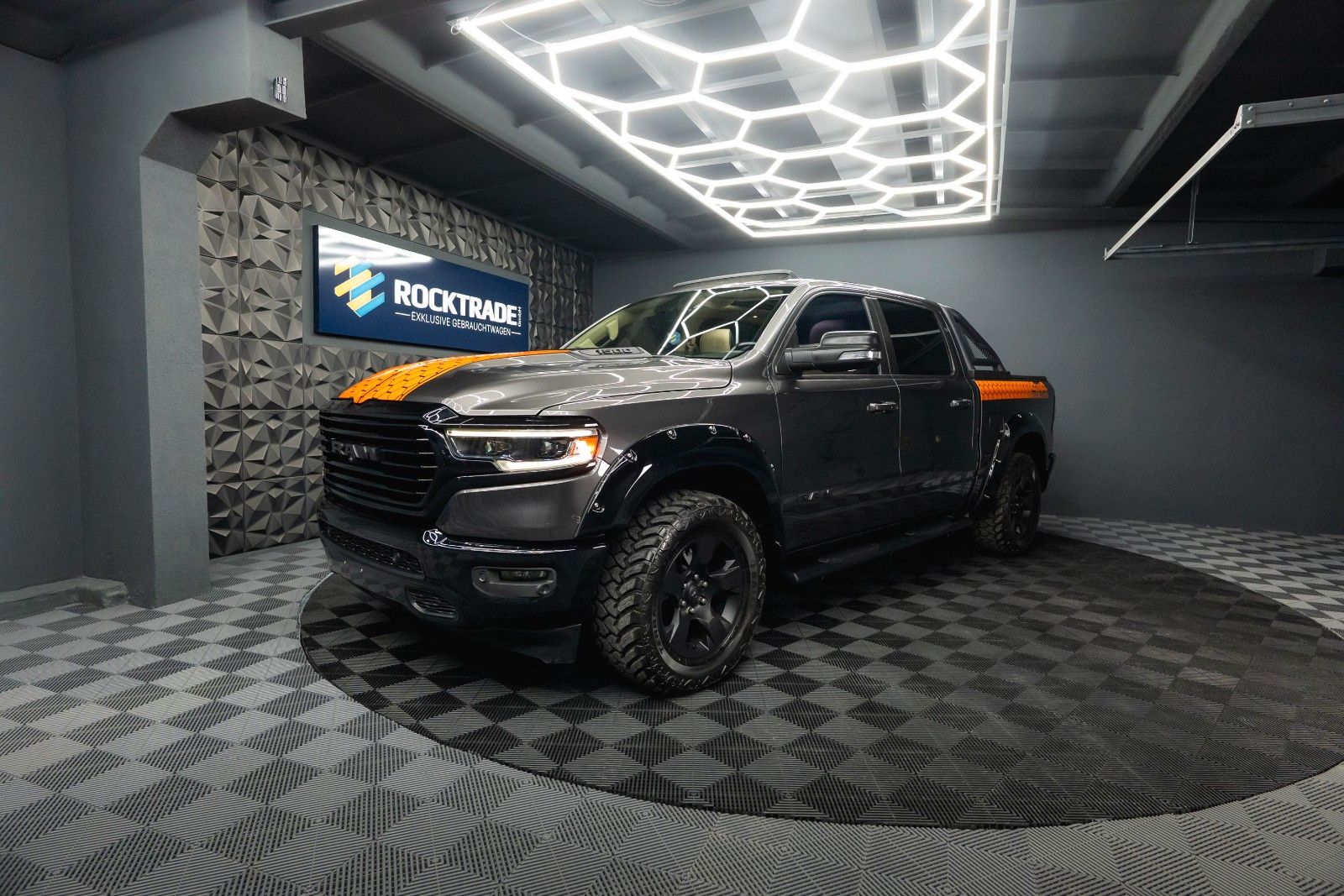 Fahrzeugabbildung Dodge RAM 5.7 V8 HEMI 4x4 OFFROAD Night Limited 19%
