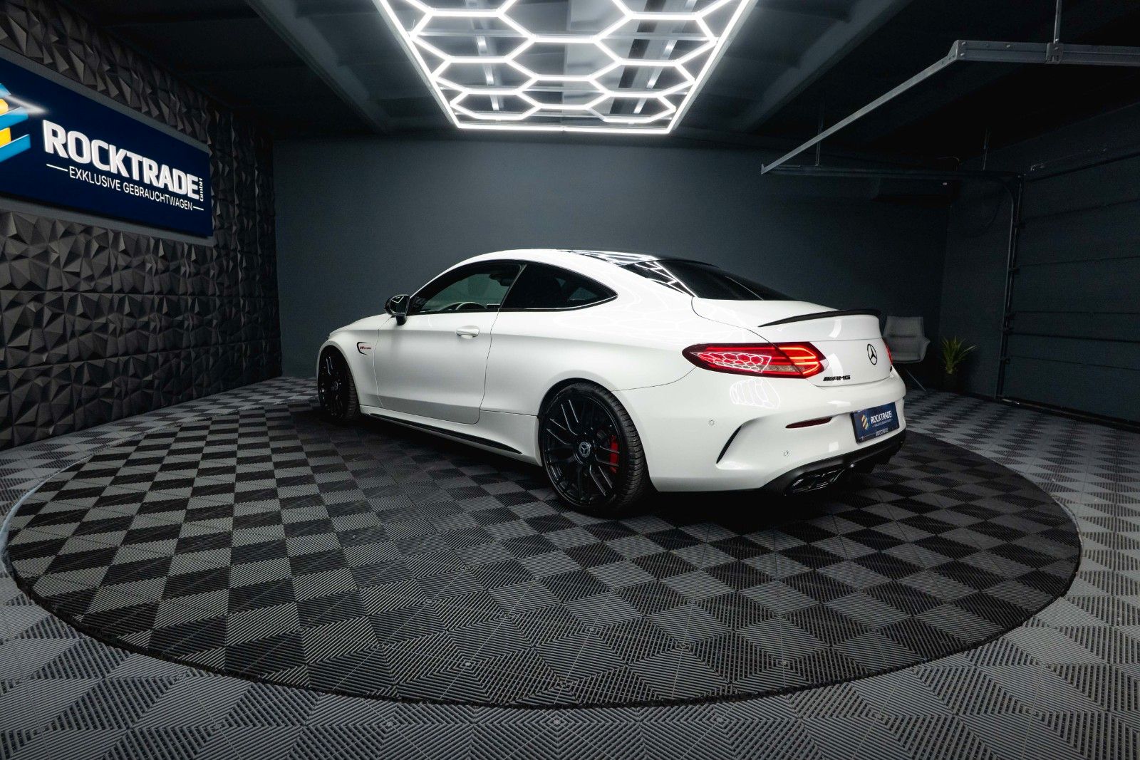 Fahrzeugabbildung Mercedes-Benz C 63 AMG Coupe Edition 1 Night Carbon *ACC*LED*