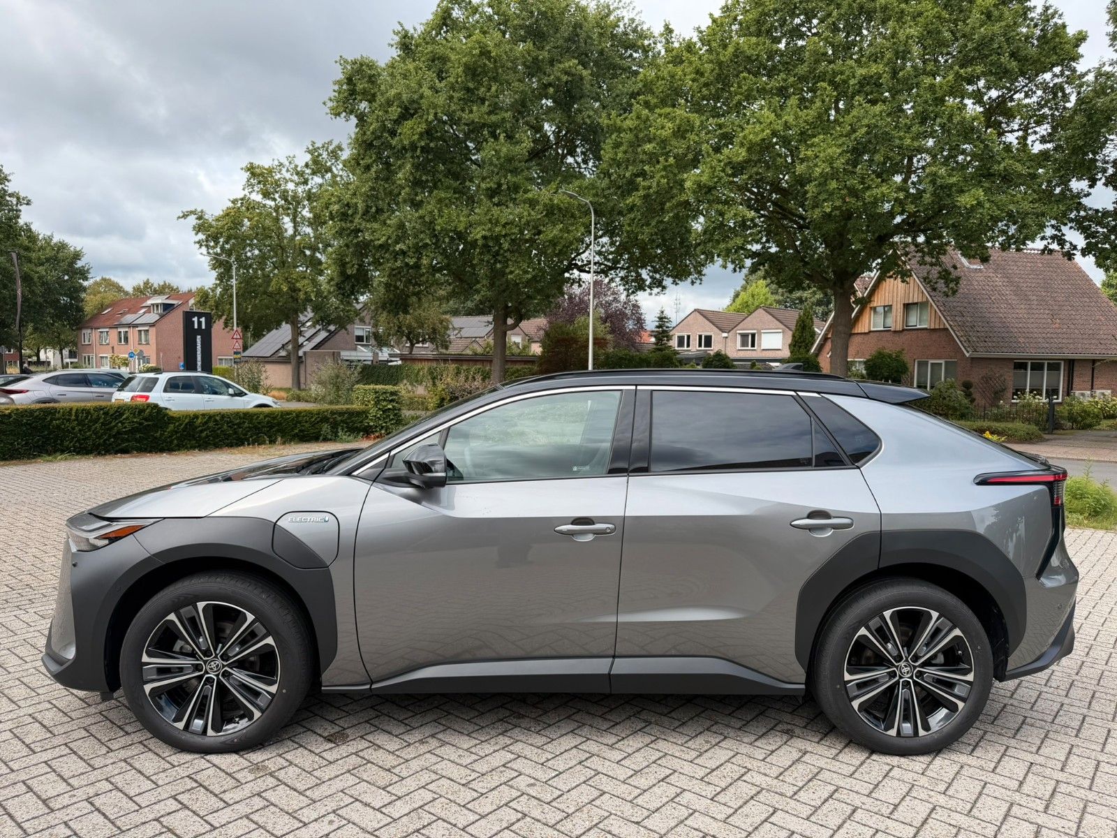 Toyota bZ4X Comfort Technik AWD PANO 11.101 km 11 kw foto 2