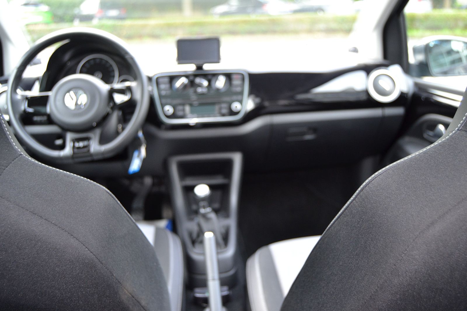 Fahrzeugabbildung Volkswagen up! black up!/Panoramadach/Klima/Navi