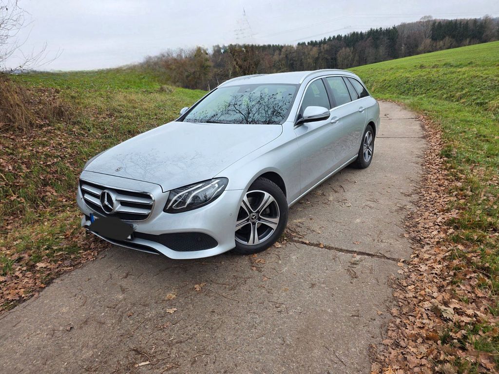 Image of Mercedes-Benz E 220