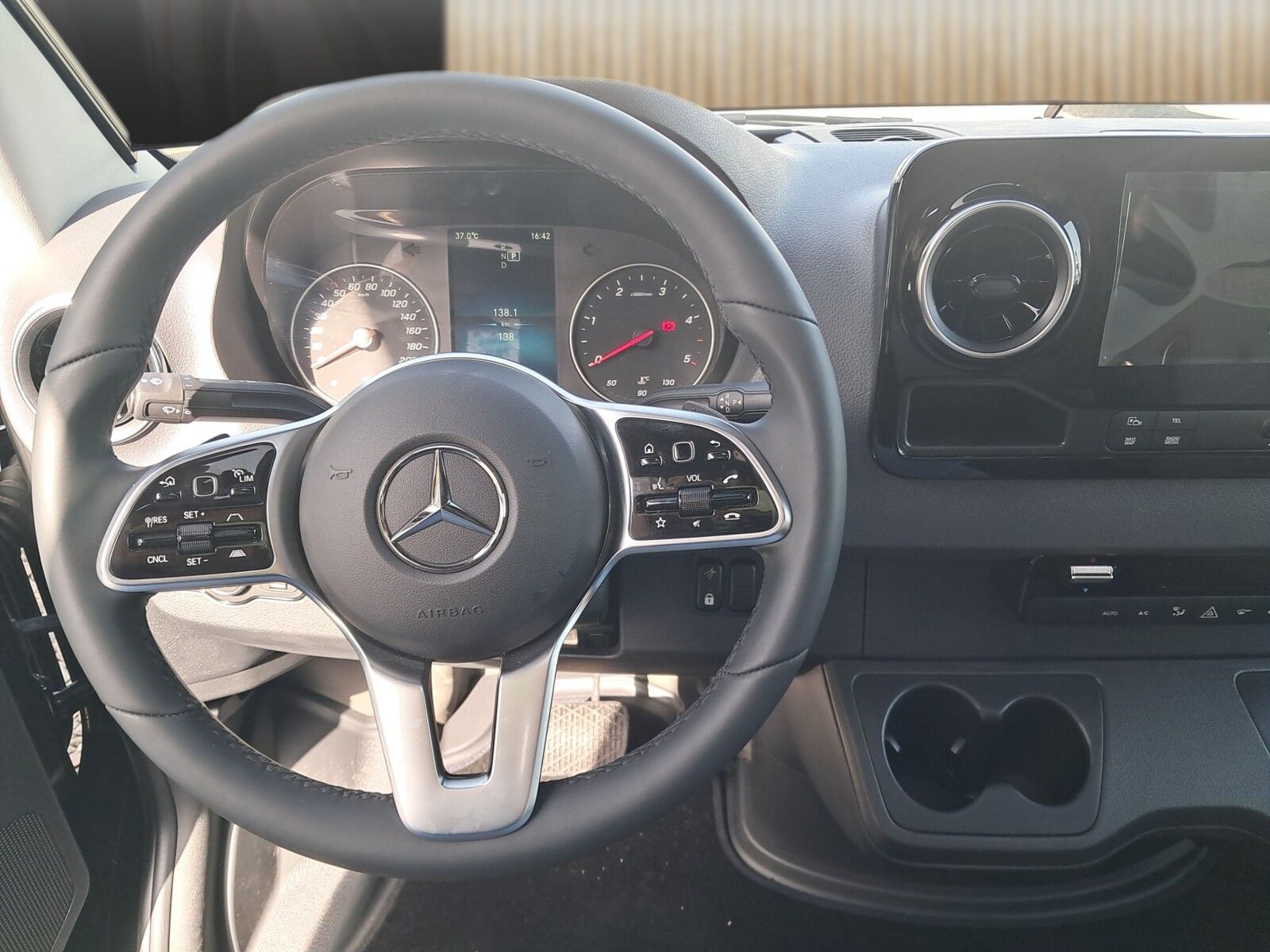 Fahrzeugabbildung Eura Mobil Profila T PT726EF Mondial-Pakete, Zusatzbett