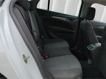 Opel Insignia - 8