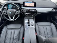 BMW 520d Autom. *DISPLAY KEY*HEAD UP*SURROUND VIEW*