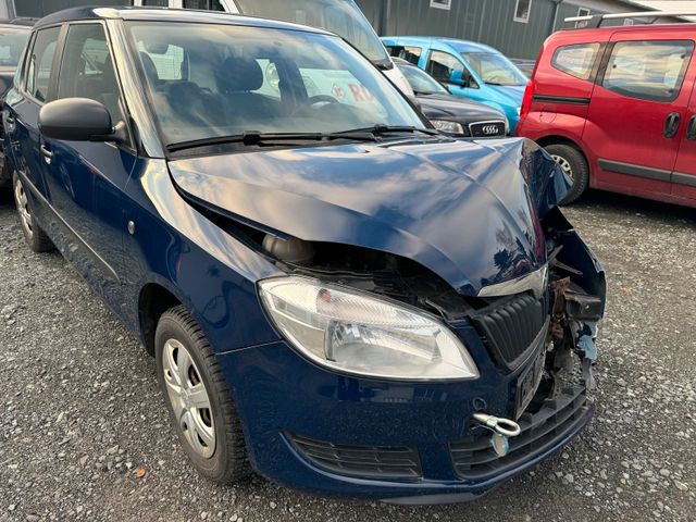 Skoda Fabia  2012 Unfallfahrzeug/ Motor st...