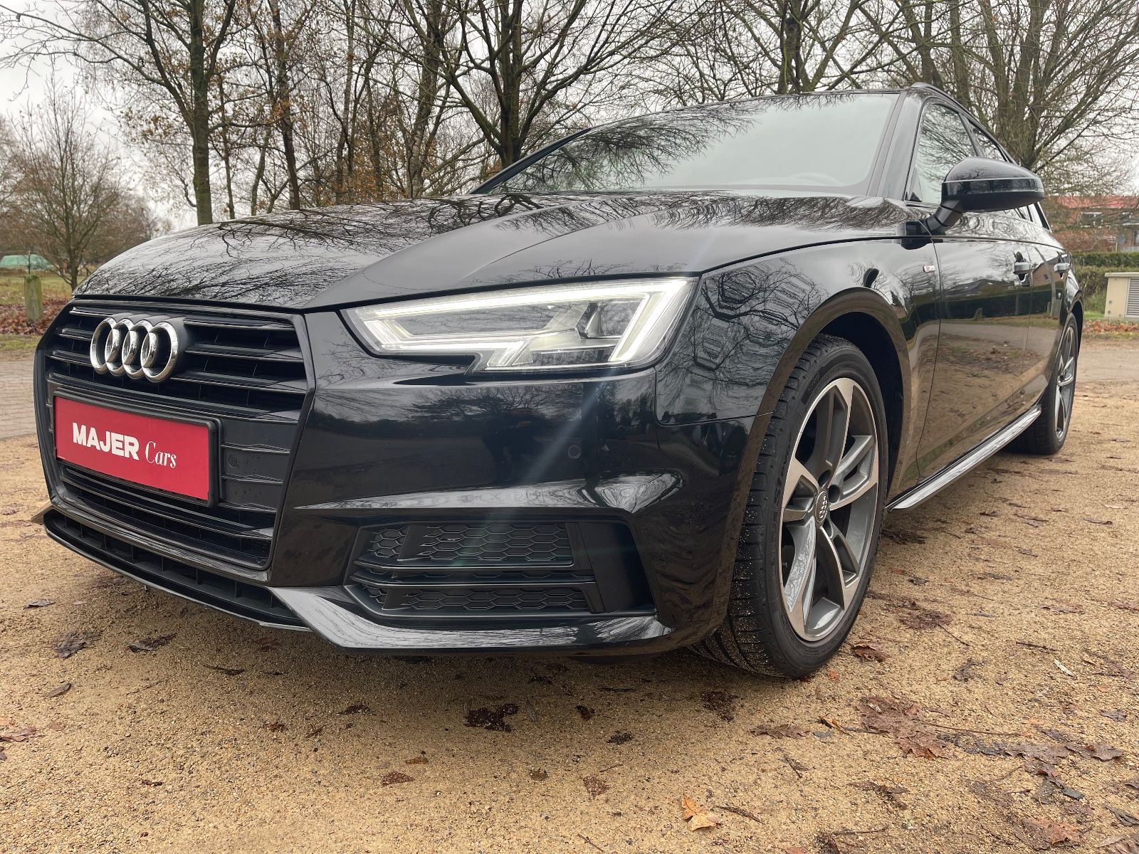 Fahrzeugabbildung Audi A4 Avant S-Line AHK*LED*PDC*TEILLEDER*TEMPO+