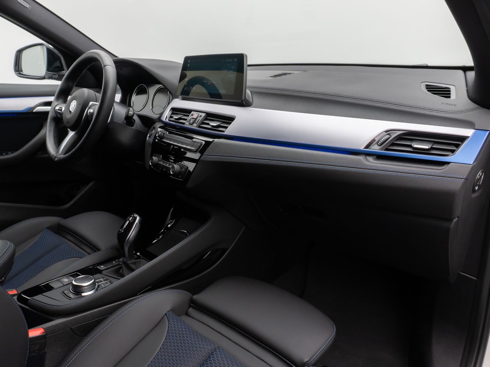 Fahrzeugabbildung BMW X2 xD20i M Sport Kamera HUD DAB Navi+ Alarm 19"
