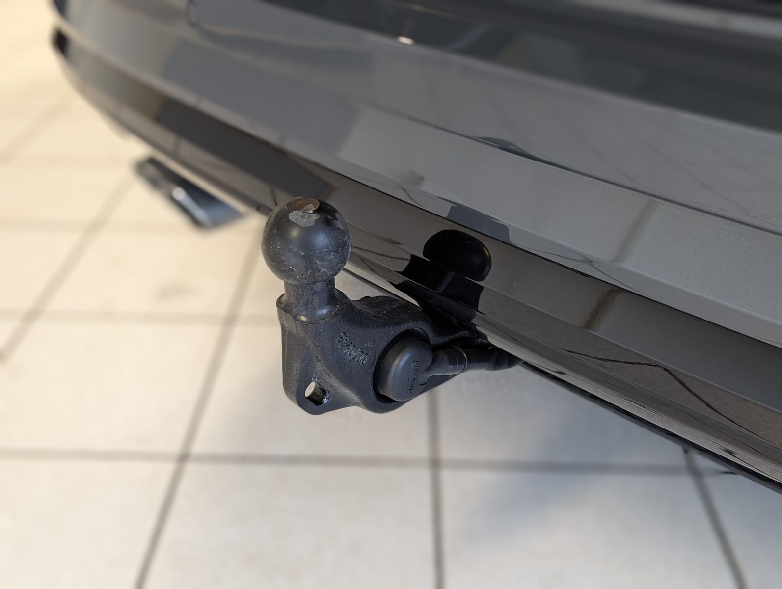 VW Touran 2.0 DSG R-Line High. Pano 7-Si IQ.Dri AHK - Image 11