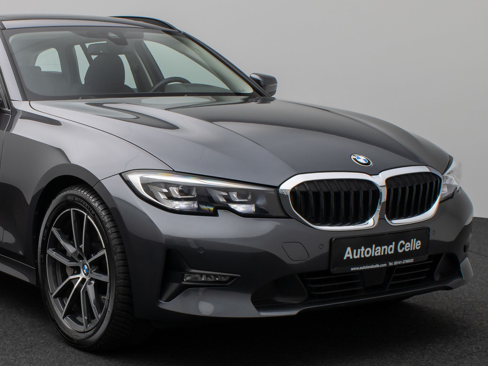 Fahrzeugabbildung BMW 330d xD Panorama DAB HiFi Stop&Go PDC AHK Sport