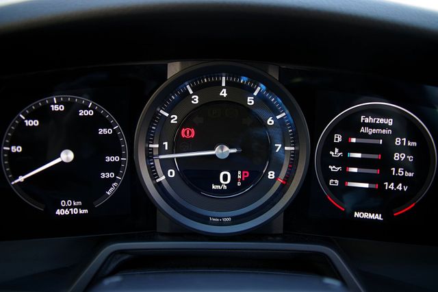 Porsche 992 Coupé*Schiebedach,Kamera,Sitzheizung,U-Frei*