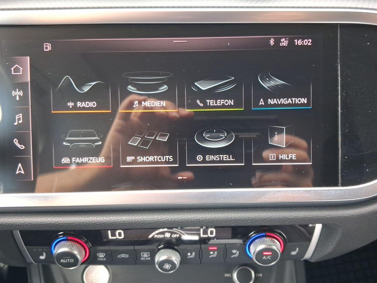 Audi Q3 45 TFSI Q AHK PANO MATRIX BuO NAVI+
