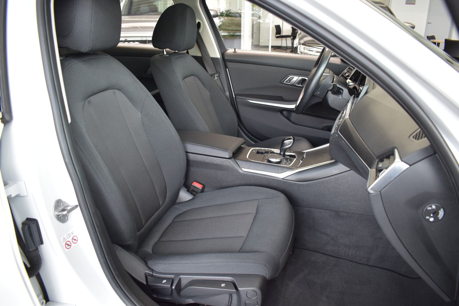 BMW 320d Touring Aut. Advantage Laser~Pano~LiveC~HUD foto 9