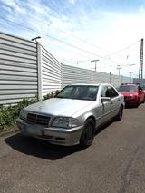 Mercedes-Benz Mercedes Benz c220 - Mercedes-Benz C 220 mit Benzin-Antrieb: Automatik