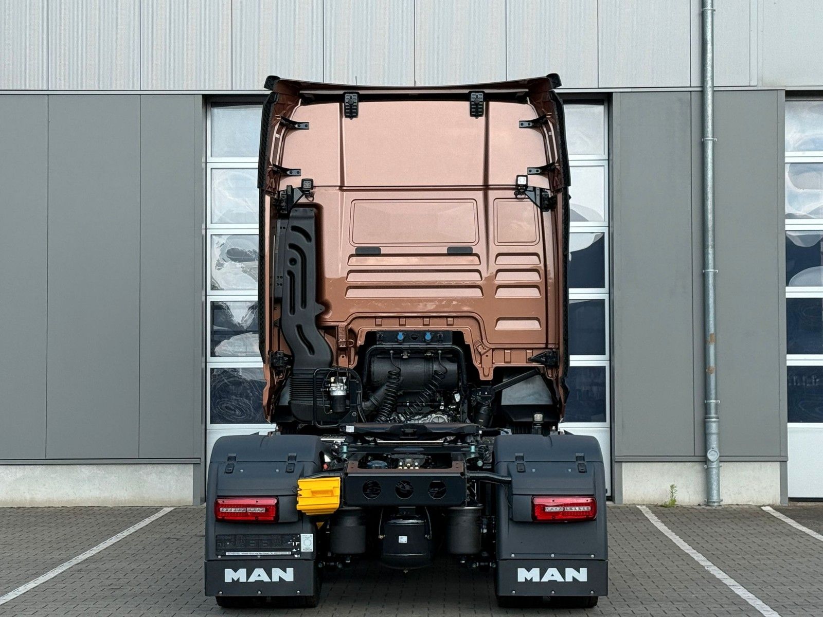 Fahrzeugabbildung MAN TGX 18.560 LL SA D30 Powerline Retader