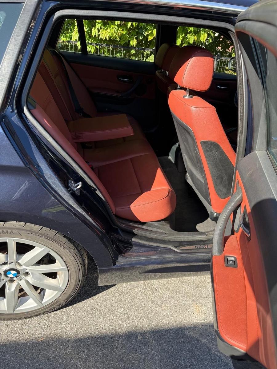 BMW 330 2010 — photo 9
