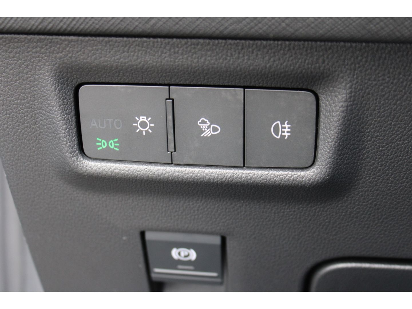 SKODA Kodiaq 1.5 TSI mHEV Selection ACC LED AHK TWA RF - Image 15