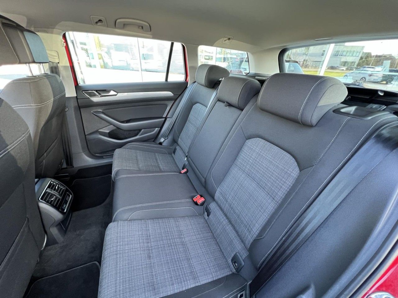 Volkswagen Passat Variant - Bild 8