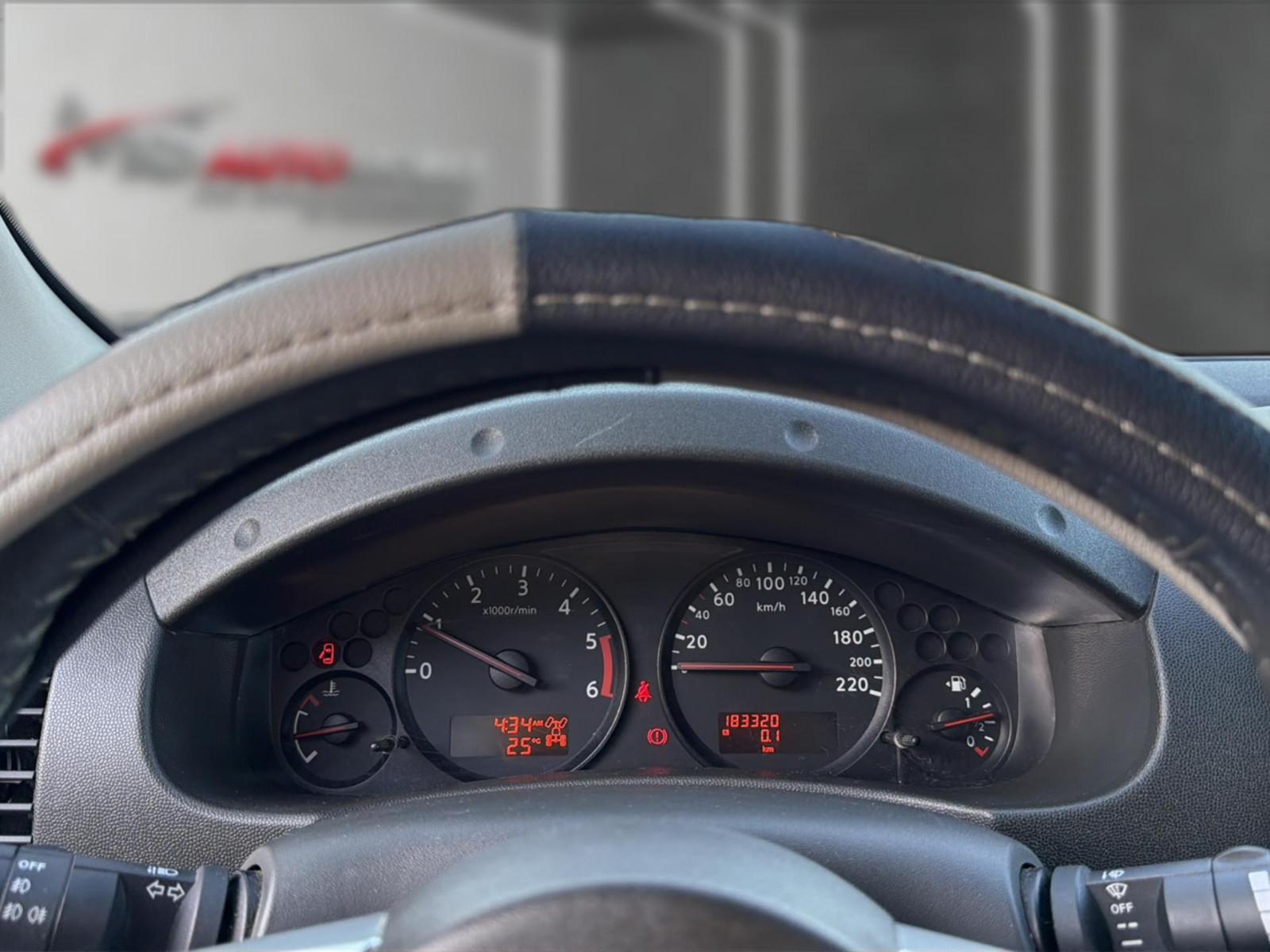 Nissan Navara King Cab SE 4x4 2.5 dCi 190 ch BVM / Attelage / Sièges chauffants / Régulateur de vitesse / 1ère main