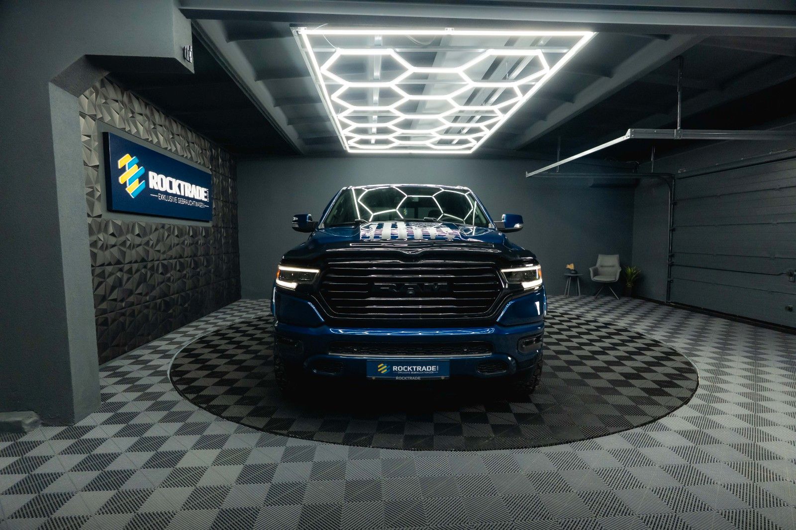 Fahrzeugabbildung Dodge RAM 5.7 V8 HEMI 4x4 OFFROAD Night Limited 19%