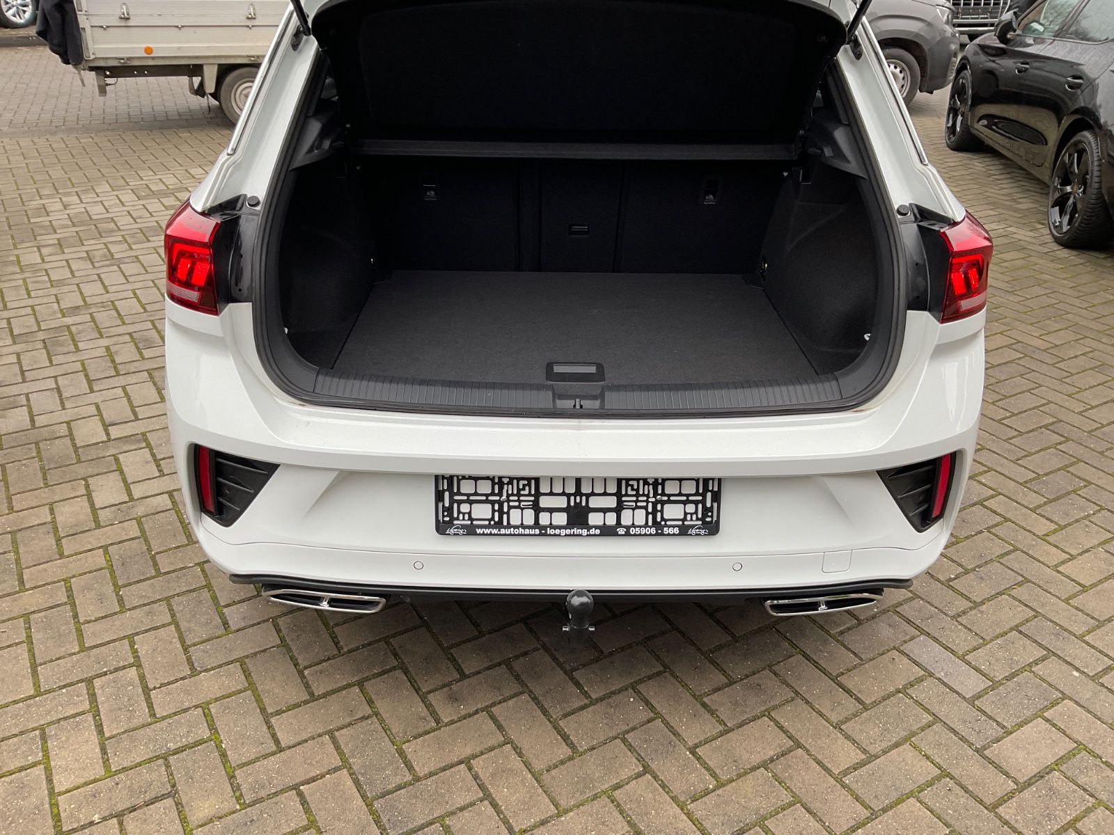 Fahrzeugabbildung Volkswagen T-Roc 1.5 TSI DSG R Line,AHK,ACC,Kamera,Navi