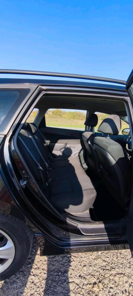 Hyundai i30 2011 — photo 8