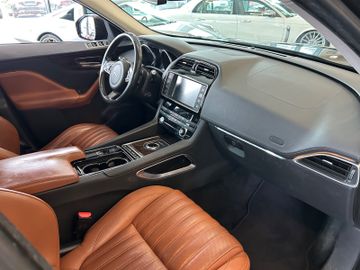 Jaguar F-Pace - 9