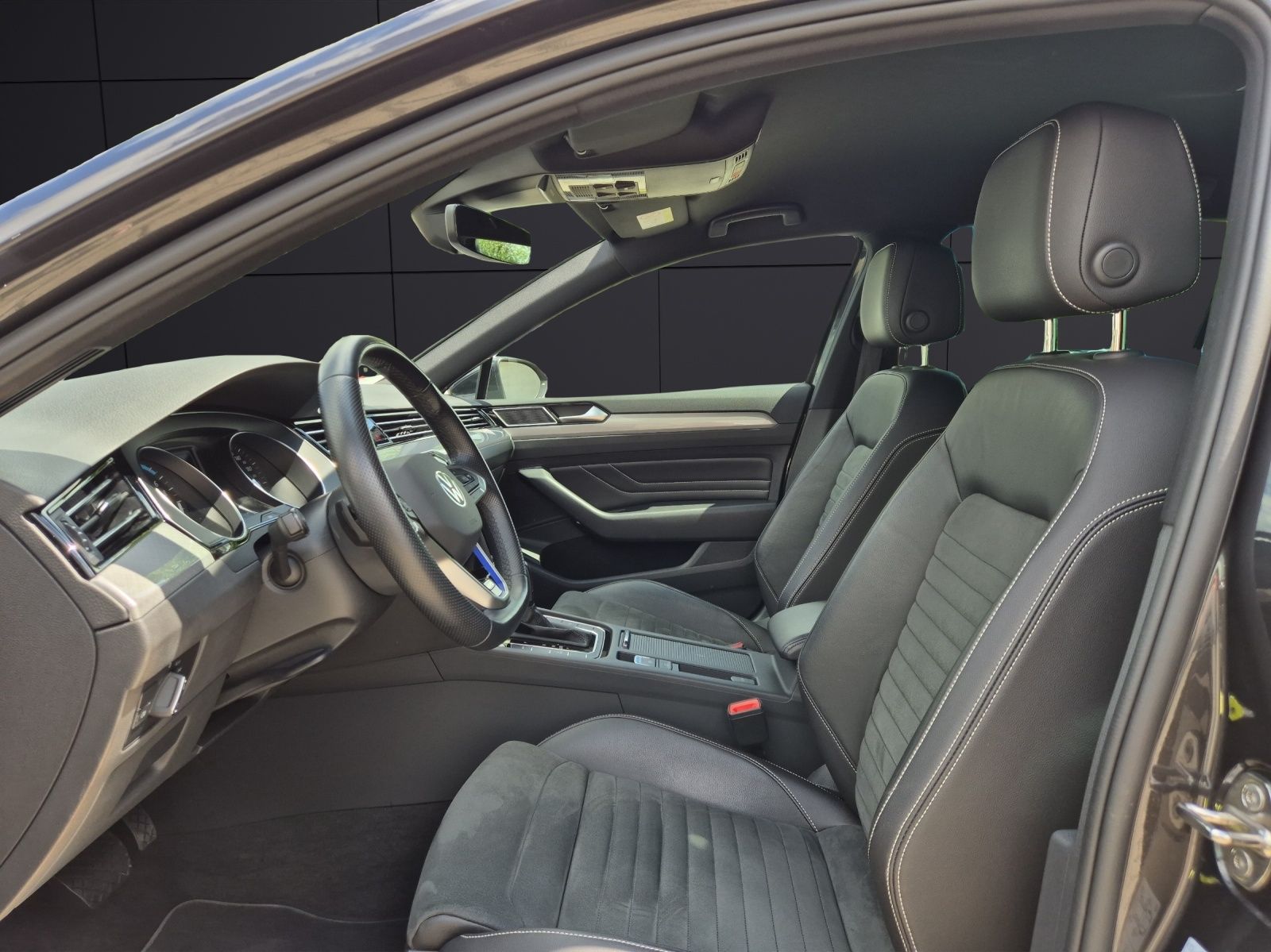 Fahrzeugabbildung Volkswagen Passat Variant GTE AHK Navi ACC RFK SH LM
