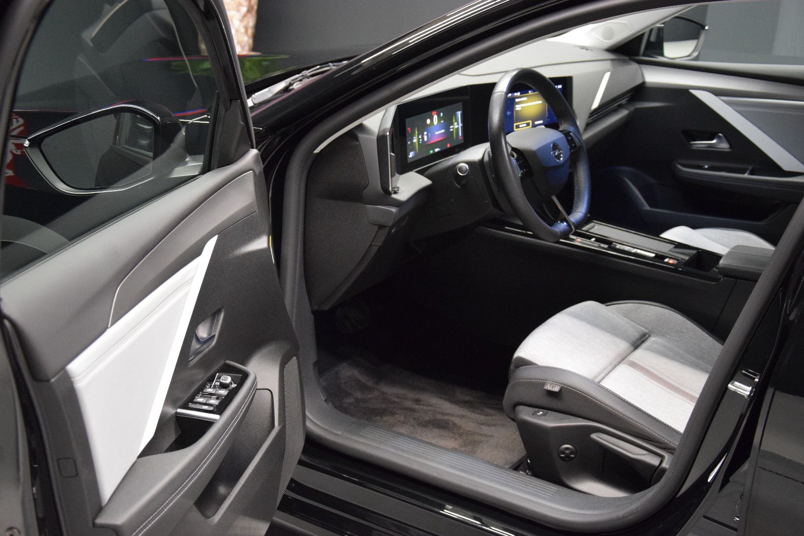 Fahrzeugabbildung Opel Astra L Sports Tourer Elegance Kamera NAV Ambien