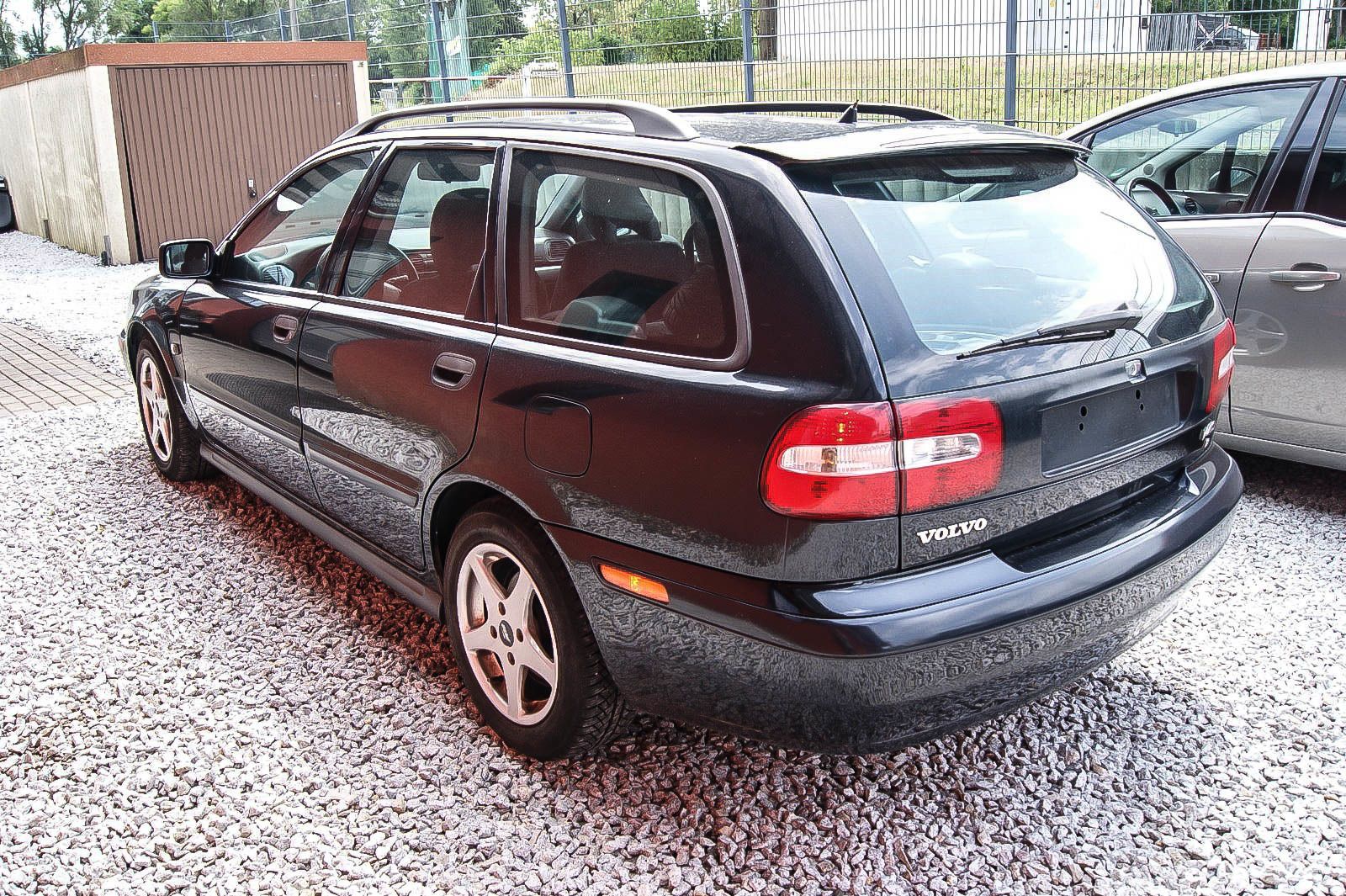 Fahrzeugabbildung Volvo V40 1.8i KLIMA XENONLICHT 2.HAND GEPFLEGT