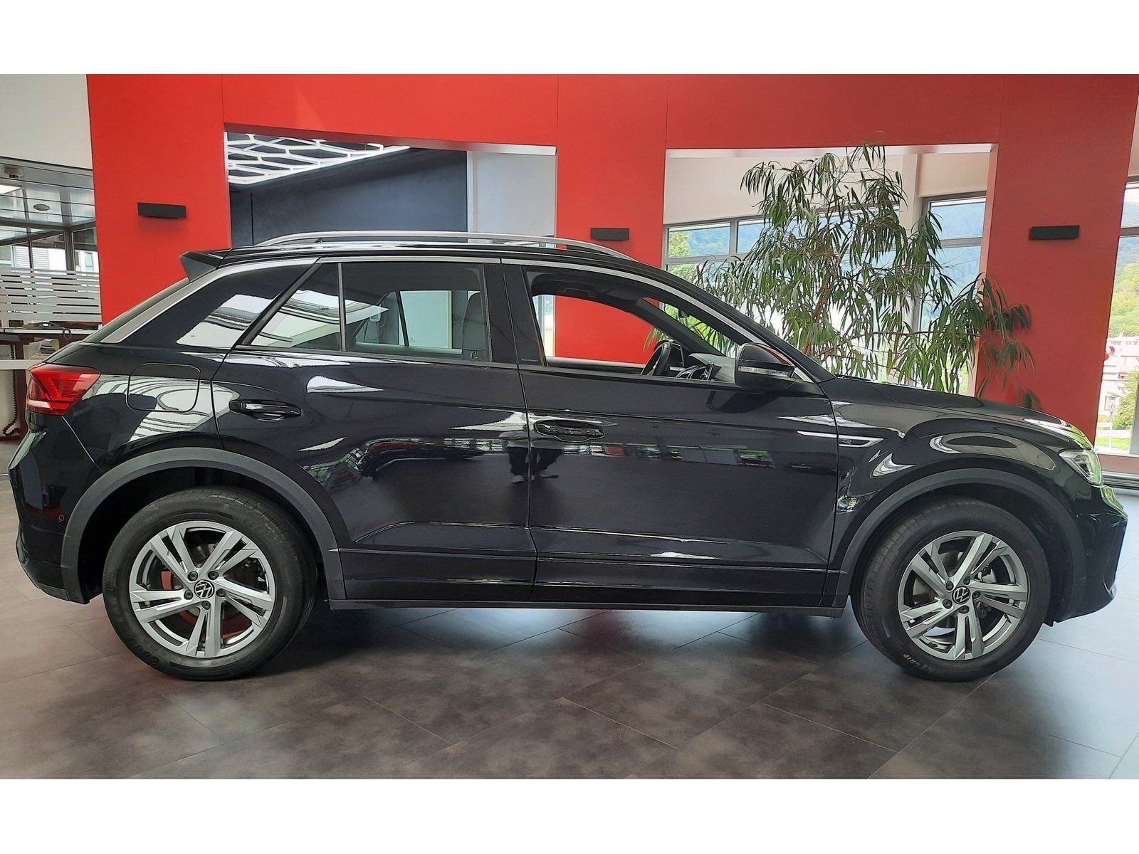 Fahrzeugabbildung Volkswagen T-Roc R-Line TSI DSG *AHK*Cam*Navi*LED*PDC*ACC*