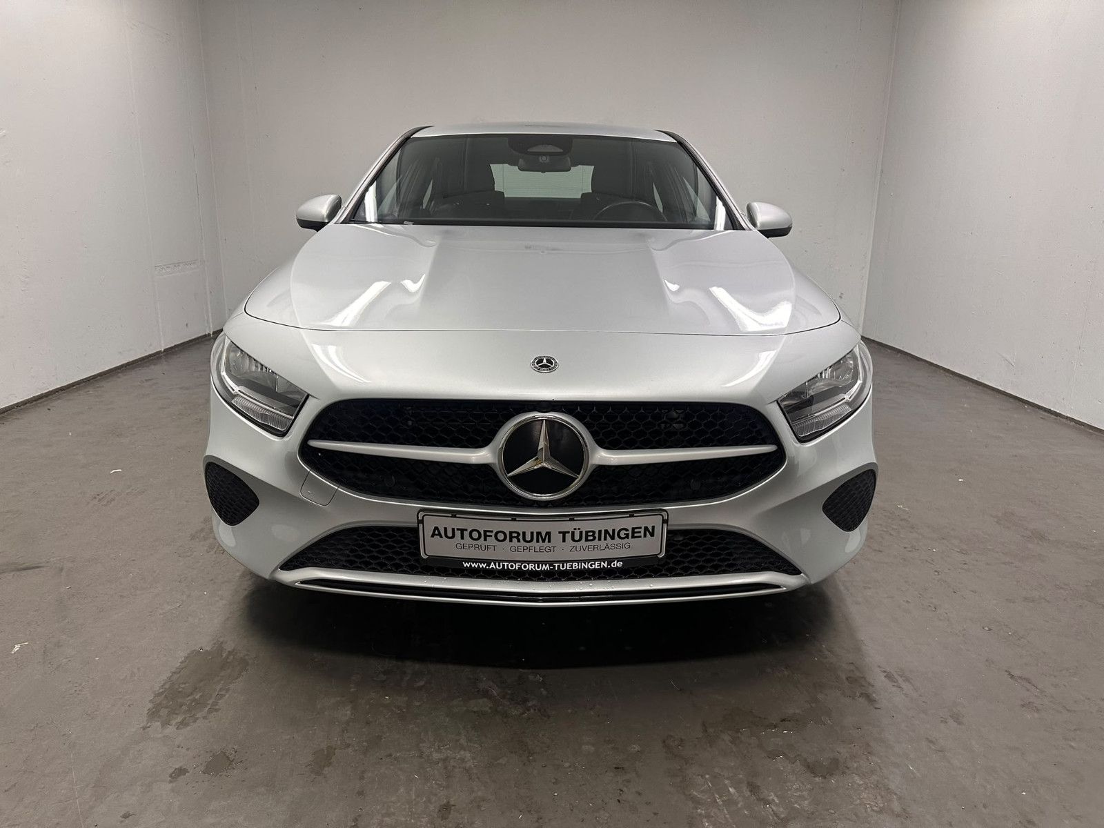 Fahrzeugabbildung Mercedes-Benz A 180 d DCT *LIMOUSINE *KLIMA*NAVI*CARPLAY*