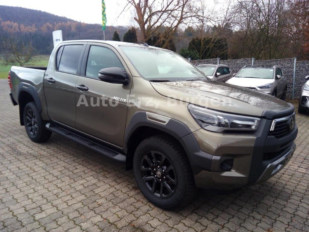 Toyota Hilux 2.8 Double Cab Invincible 48V Mild Hybrid