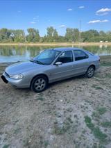 Ford Mondeo 2.5 V6 Ghia Automatik - Ford Mondeo mit Benzin-Antrieb: Limousine, 2.5