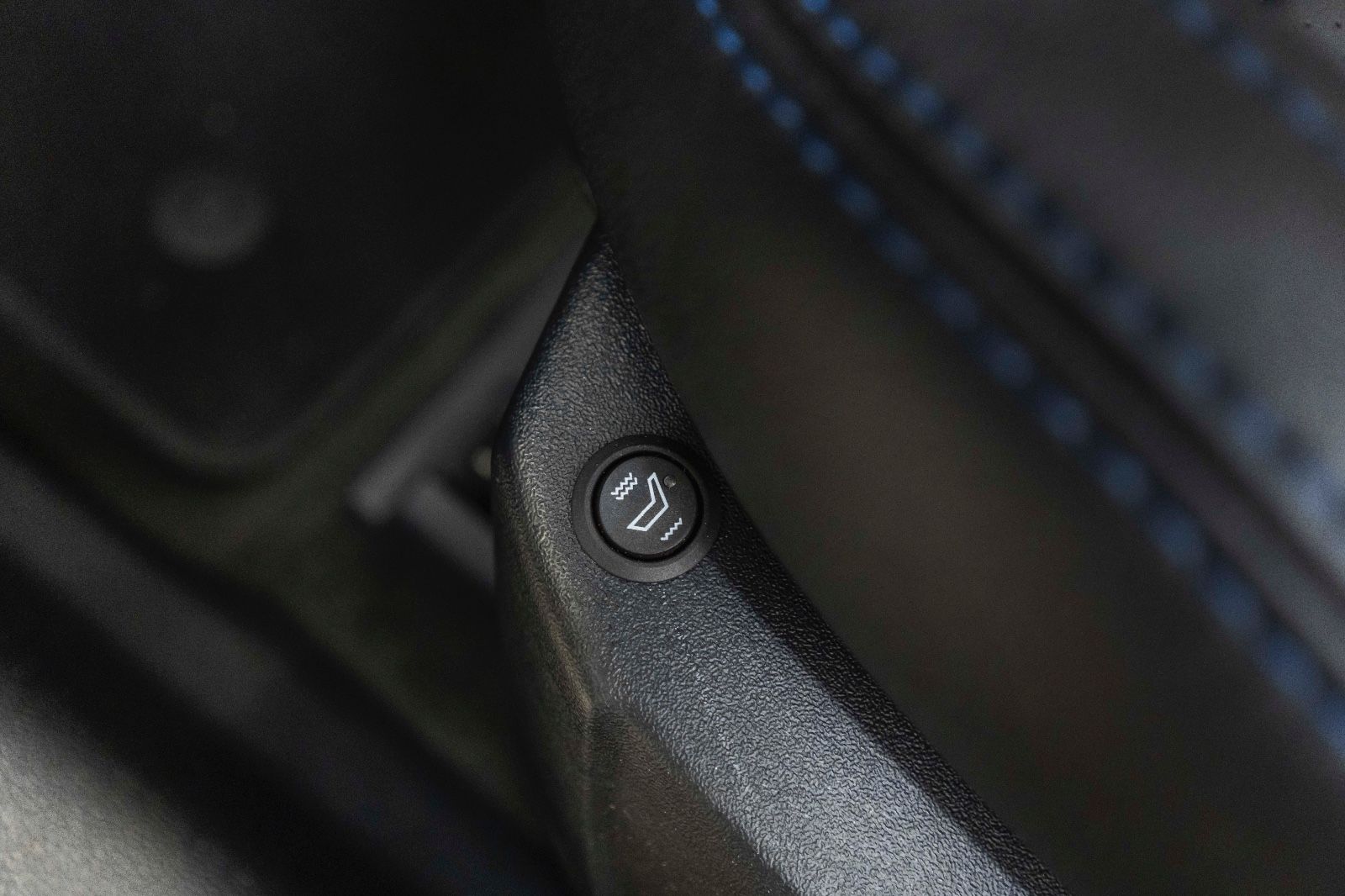 Fahrzeugabbildung Ford Mustang Ecoboost 2,3L KAM NAV LEDER Sitzh