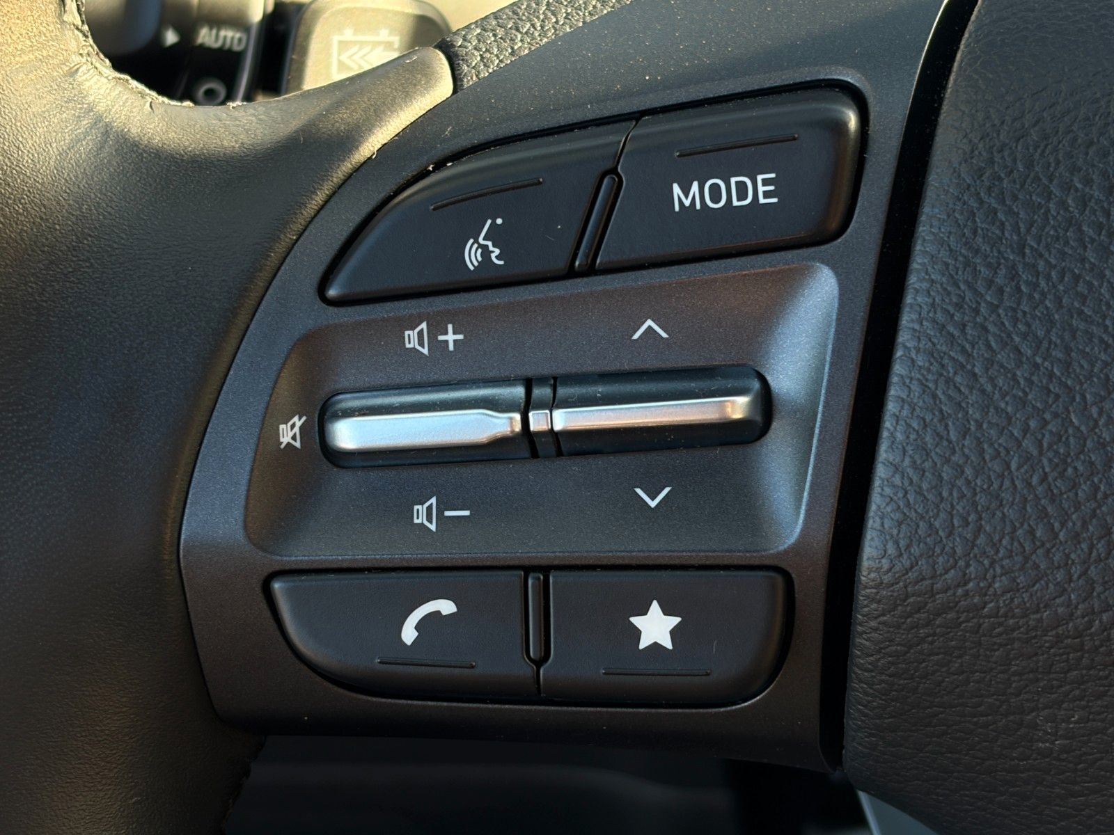 Fahrzeugabbildung Hyundai KONA E Select ACC LHZ SHZ LKAS PDC KAM CarPlay