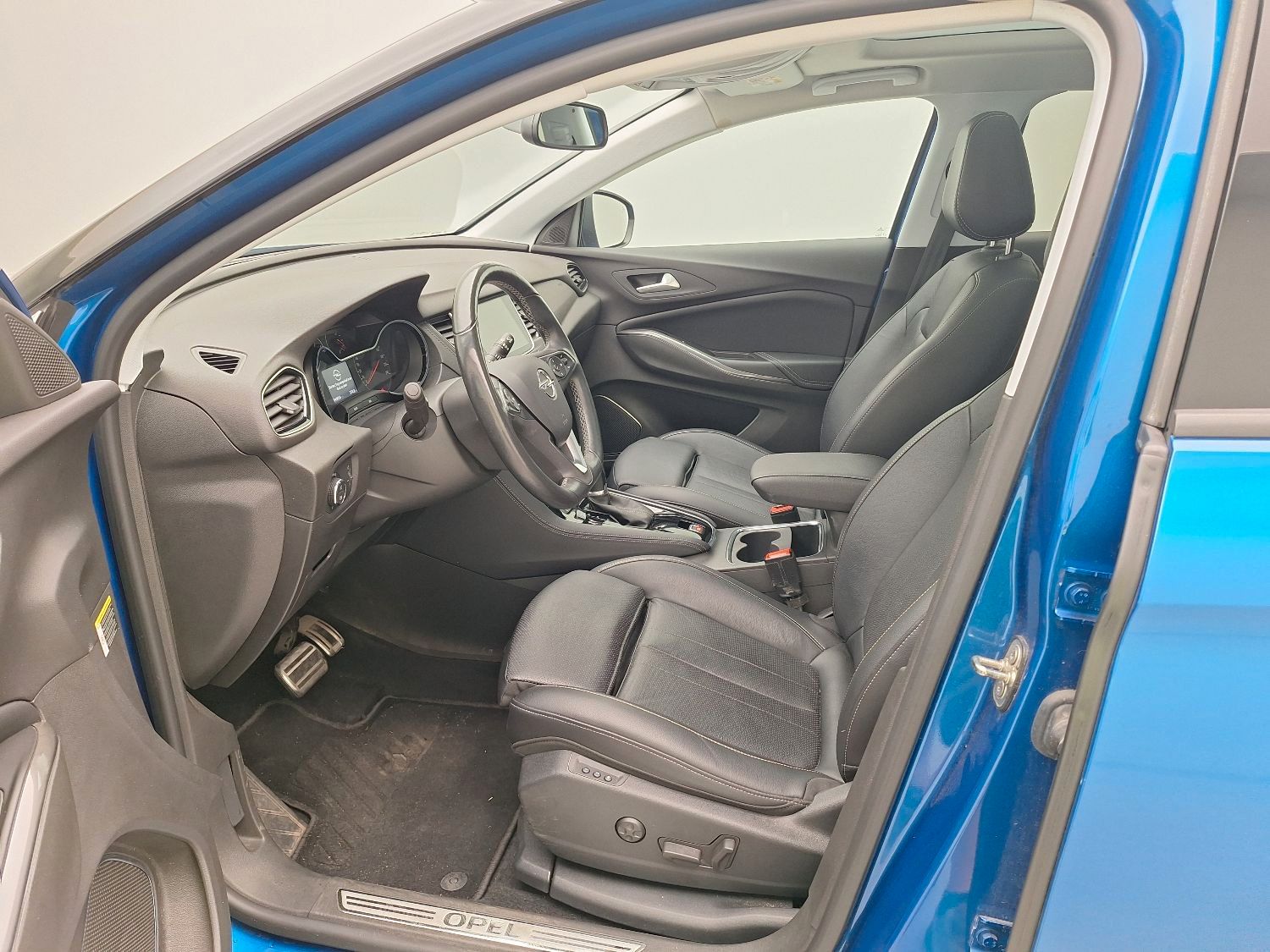 Fahrzeugabbildung Opel Grandland Ultimate 1.5D LED/SHZ/LHZ/LEDER/PANO