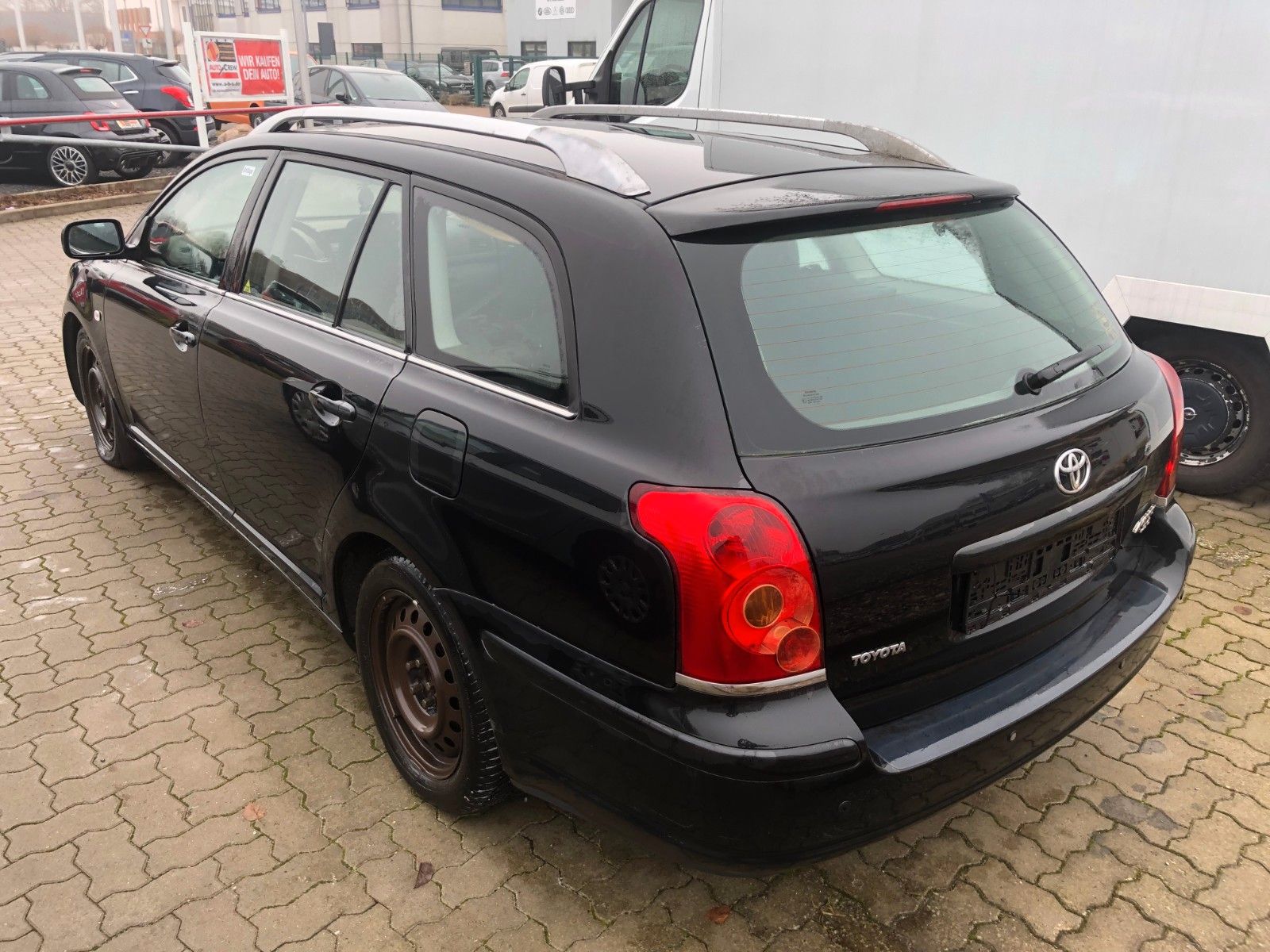Fahrzeugabbildung Toyota Avensis 2.0-l-VVT-i Sol