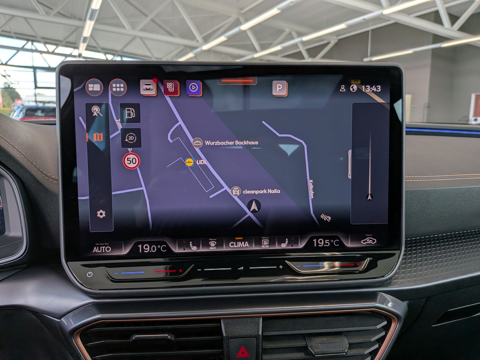 Fahrzeugabbildung CUPRA Leon 1.5 eTSI DINAMICA MATRIX ACC PANO AHK 5J-Ga