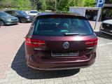 Volkswagen Passat Variant 1.8 Highline BMTStart-Stopp Auto. - : Braun
