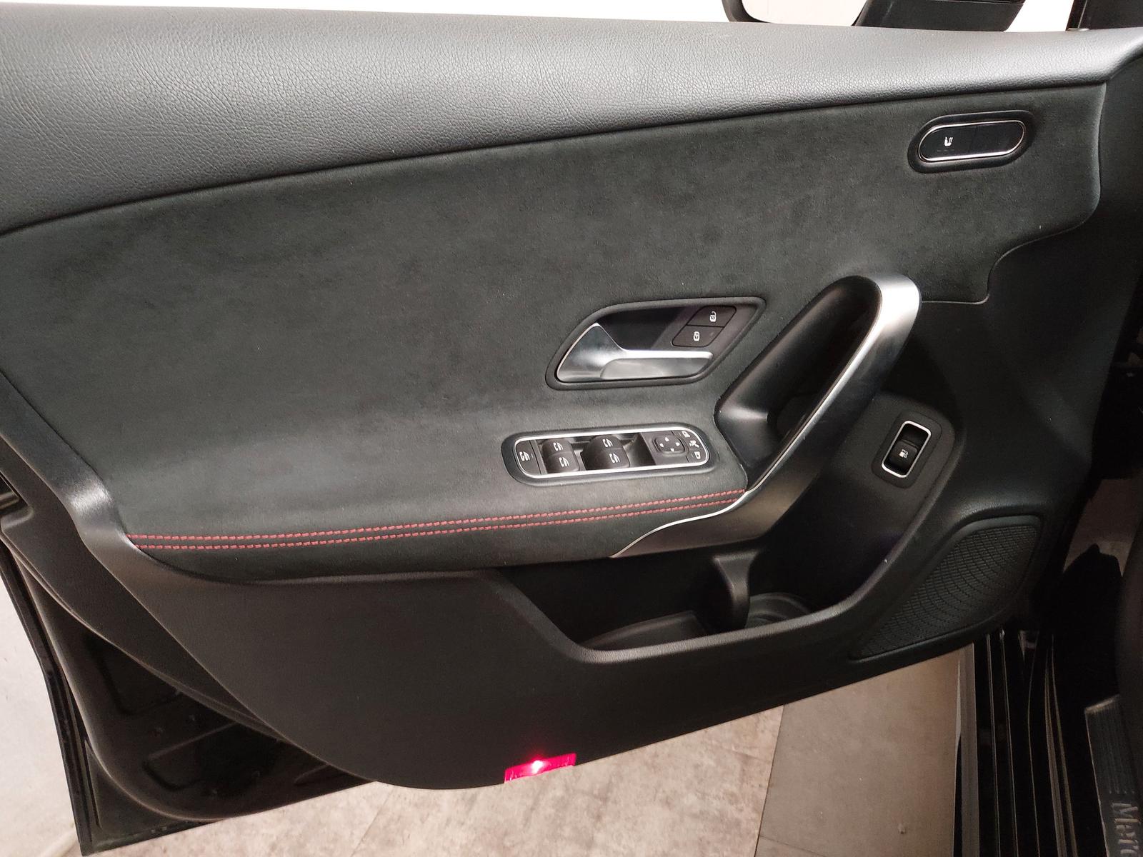 Mercedes-Benz A 250 e AMG Line T-Leder Navi LED