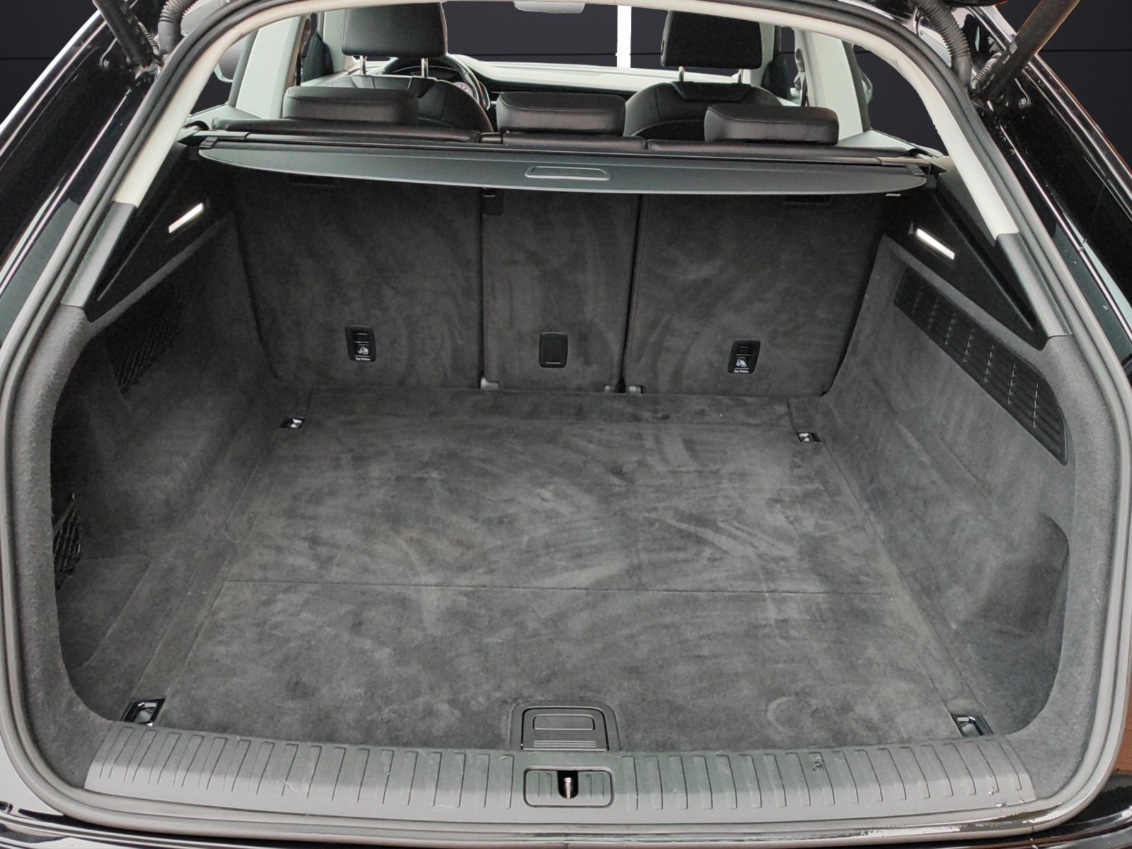 Fahrzeugabbildung Audi Q8 quattro*Navigation*SitzHZ*Apple*