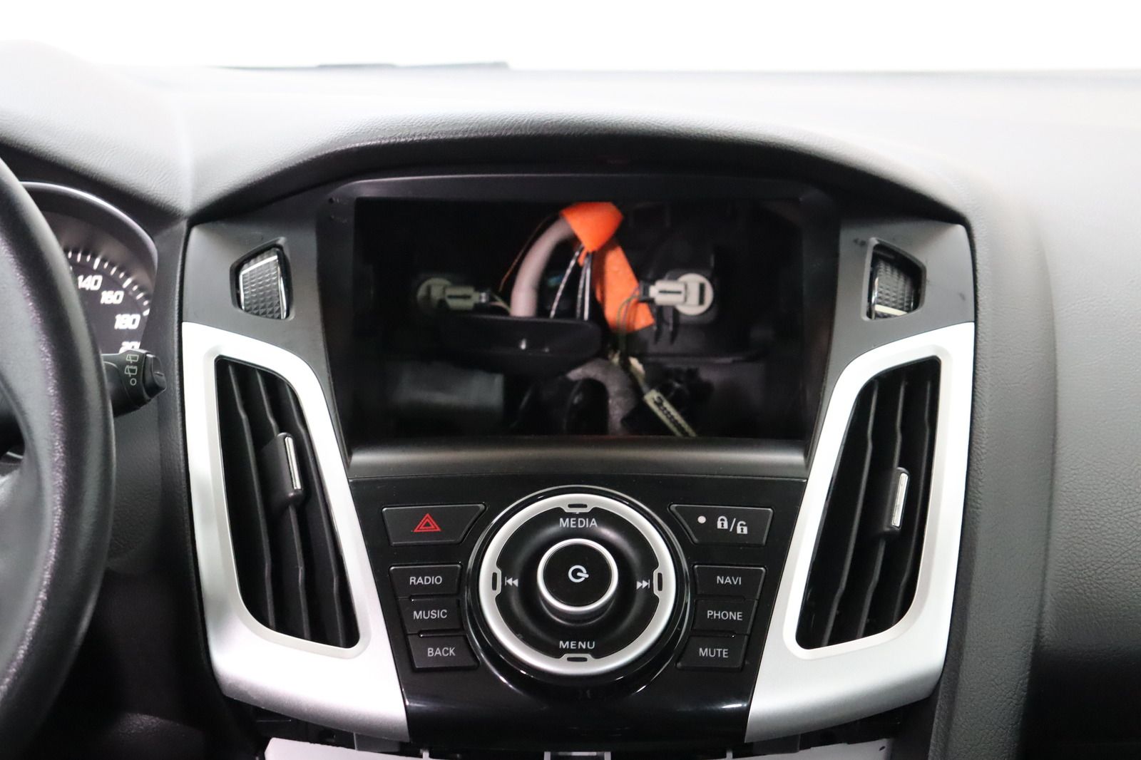 Fahrzeugabbildung Ford Focus 1.0 econetic Turnier Champions League