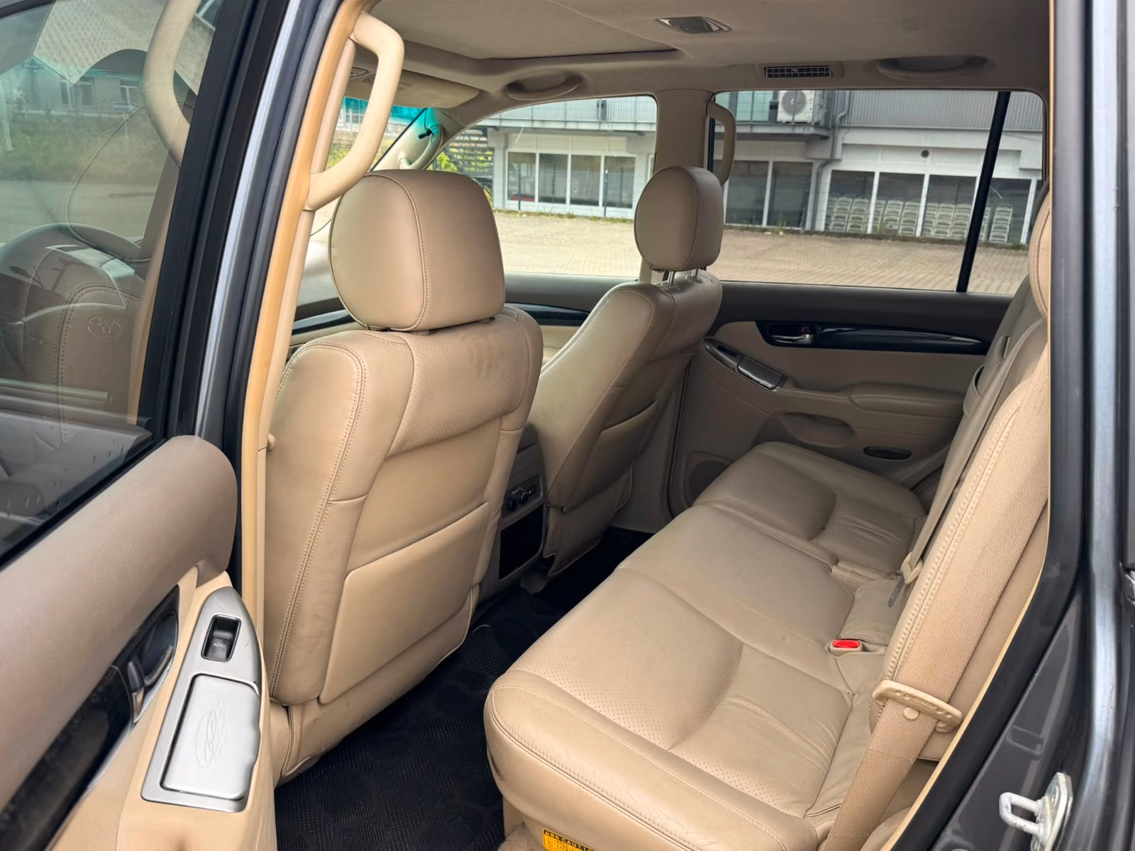 Toyota Land Cruiser 3.0 D-4D Executive | 173 ch | BVA | 8 places | Cuir | GPS | Toit ouvrant | Suspension pneumatique | Attelage